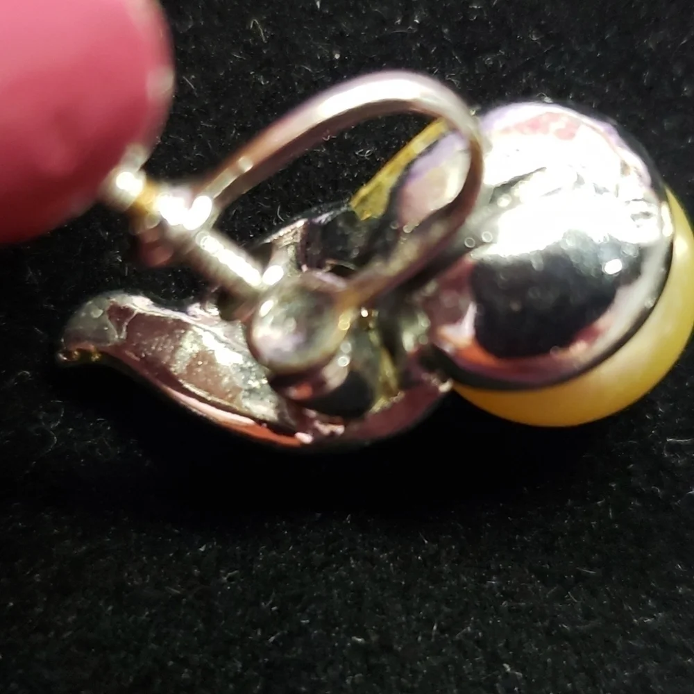 Vtg Pearl & Diamond Look Screw/Clip Post Earrings